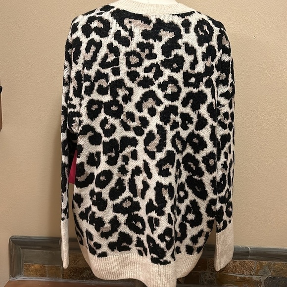 VINCE  CAMUTO Crew Neck PulloverLeopard Print Long Sleeve Sweater Women’s Medium - Picture 6 of 8